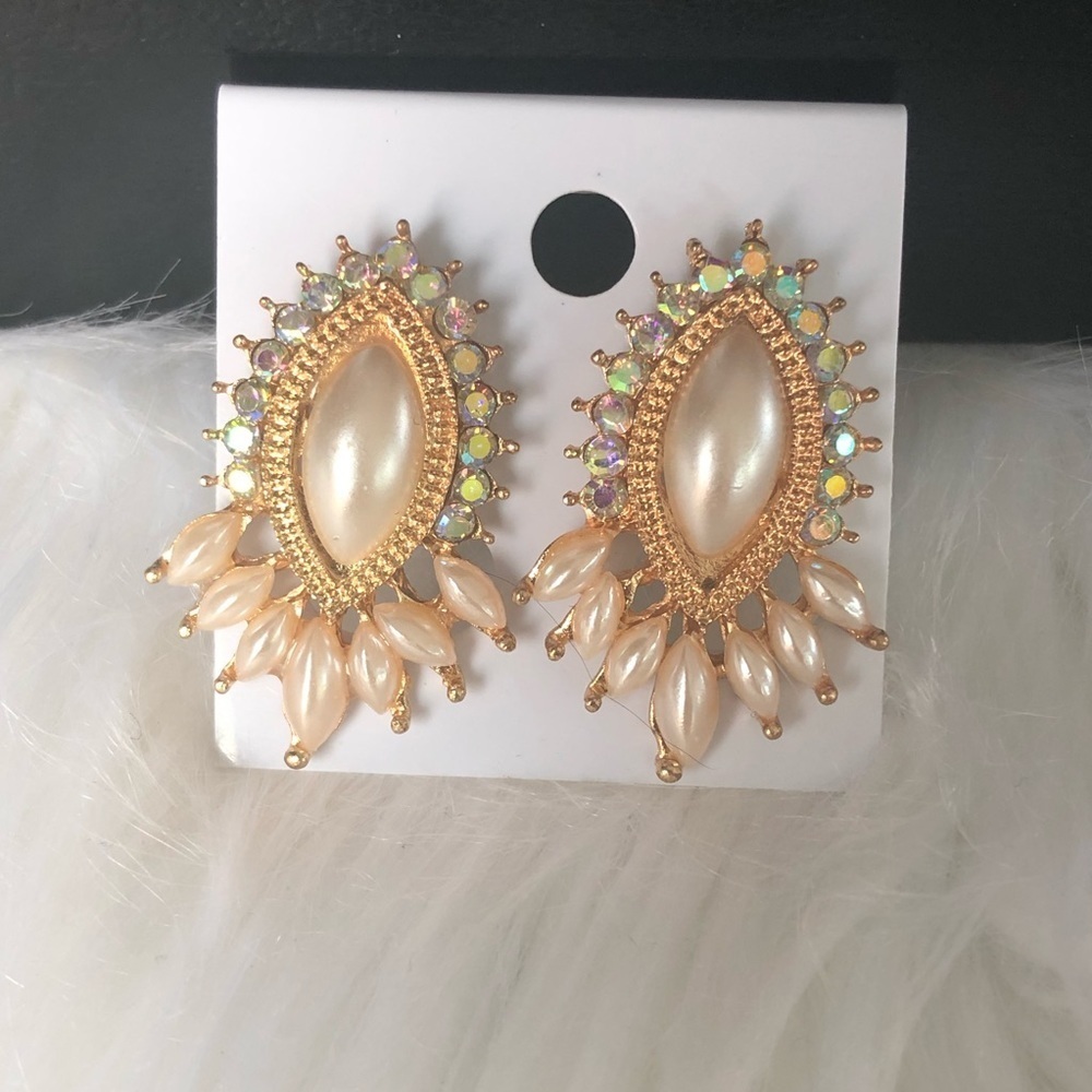 Foux Pearl Fashion Jewelry Earring NWT